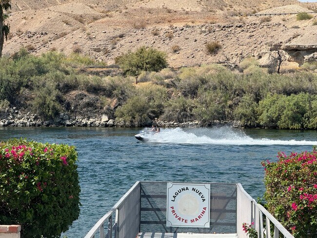 Foto del edificio - 2BR Furnished  Winter Rental Condo Riverfront complex with UTILITIES