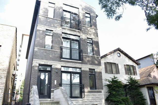 Primary Photo - 3213 S Wells St