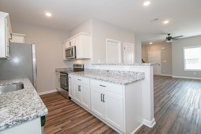 Building Photo - 1115 Hillwood Dr