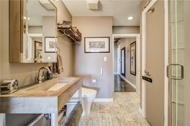 Bathroom_2 - 395 Central Park Pl NE