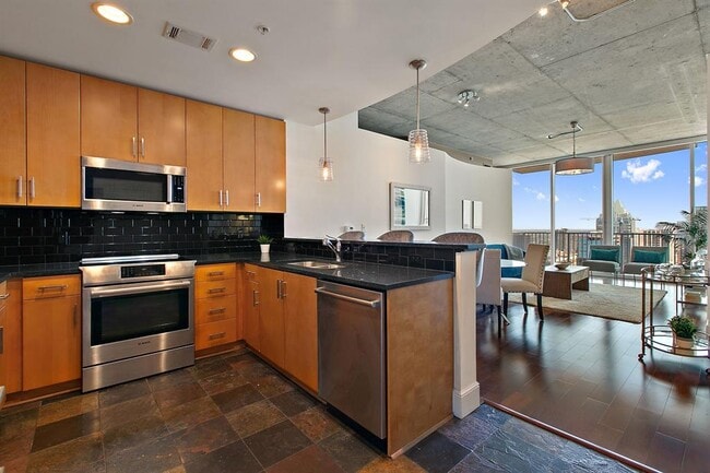 Building Photo - 360 Nueces St