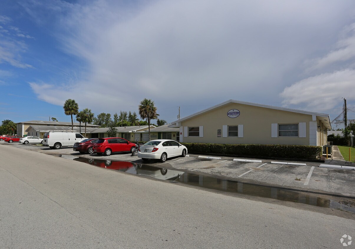 Foto principal - 717 NE 13th Ct