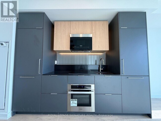 Photo du bâtiment - 1 Fairview Rd E