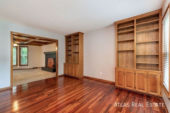 Foto del edificio - 7924 N Michigan Ave