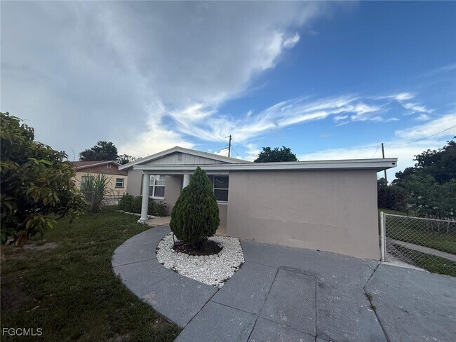 Foto del edificio - 1665 Henderson Ave