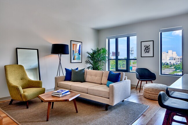 Foto del edificio - 2100 Trumbull St