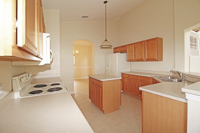 Foto del edificio - Beautiful 4/3 in Bellalago with Pond Views