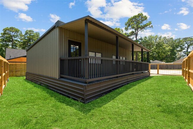 Building Photo - 10880 Sleepy Hollow Rd