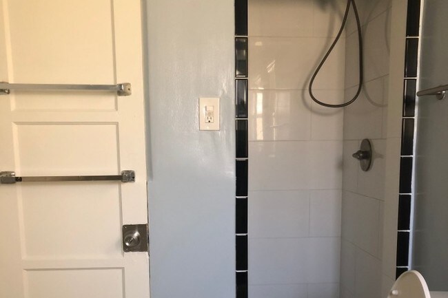 Foto principal - 4235 Degnan Blvd