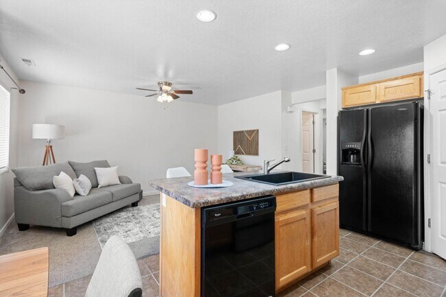 Foto del edificio - Beautiful 3 Bedroom Townhome In Hidden Valley Heights