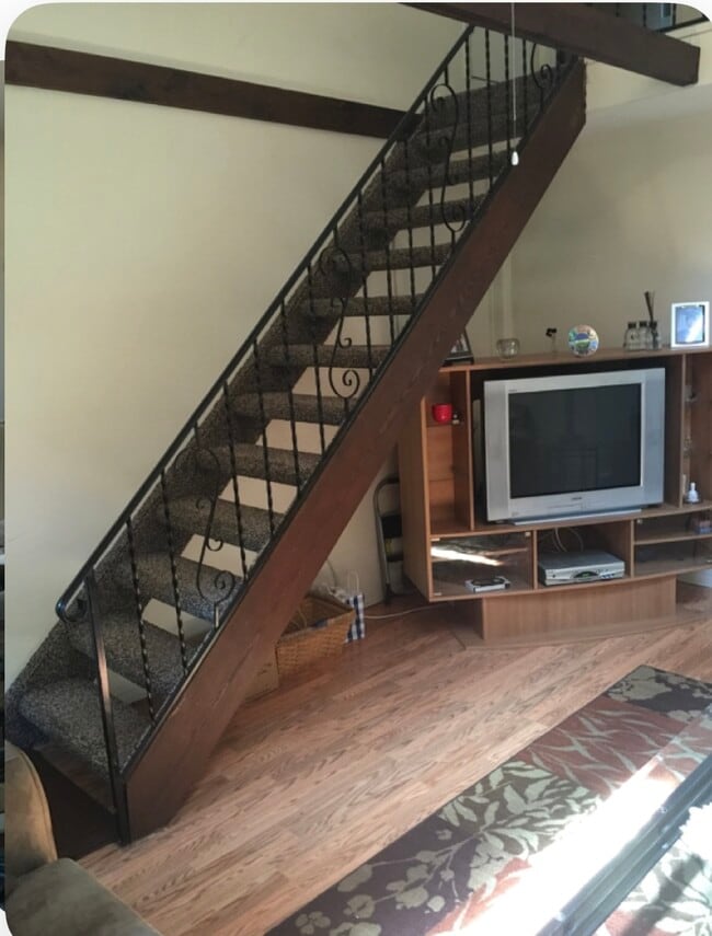 Stairway going to balcony and bedroom - 111 Arlington Rd