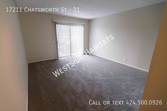 Foto del edificio - 17211 Chatsworth - Gorgeous, fully renovat...