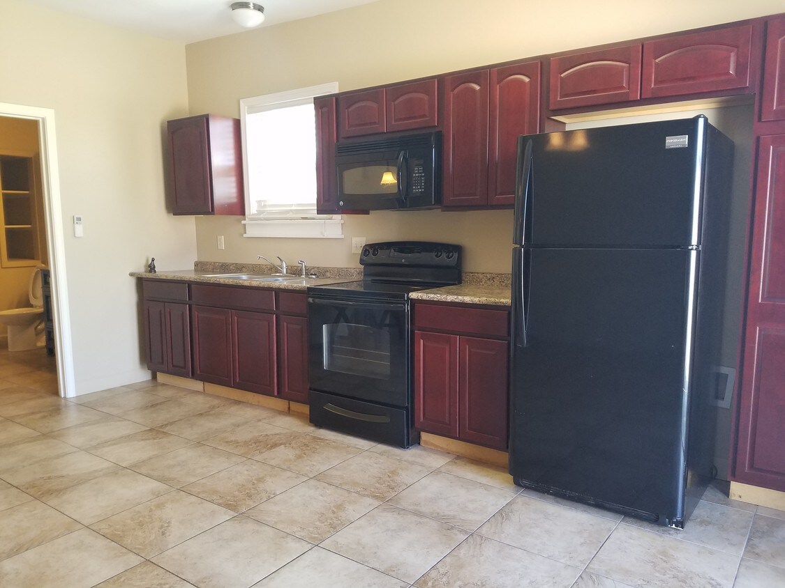 Kitchen - 1133 Cottage Dr