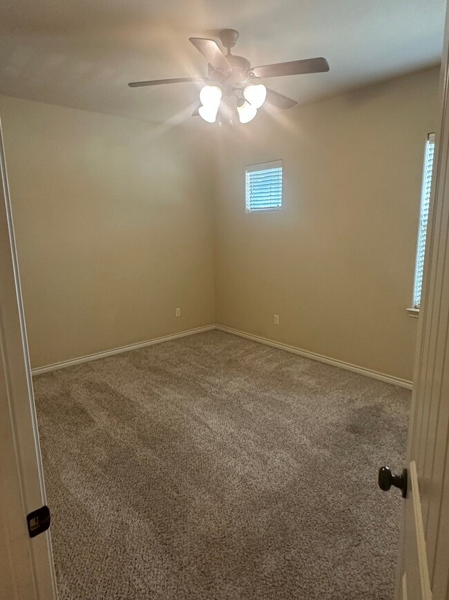 Building Photo - 402 Baby Bear Dr