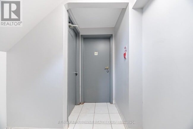 Building Photo - 203 Nelson St