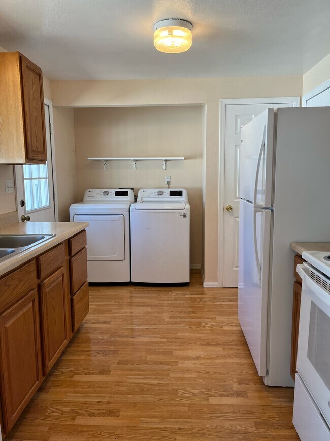 Foto del edificio - 3801 56th Street Ct E