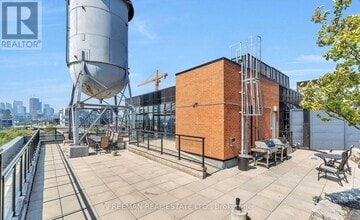 Building Photo - 68 Broadview Ave