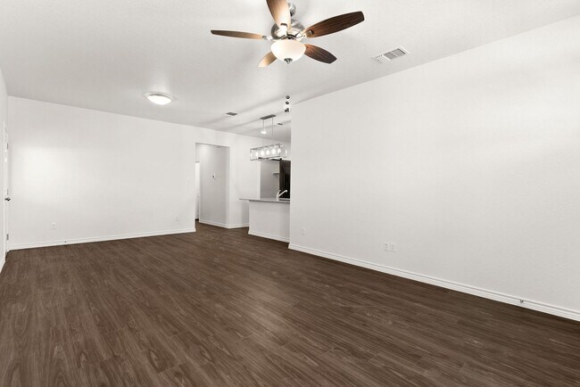 Foto del edificio - 5300 Rose Gdn Lp