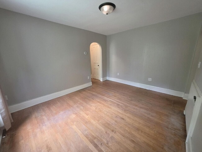 Building Photo - Bright 1 Bedroom Upper Unit Near UWEC, Water Street & Mayo Clinic – Available August 1st