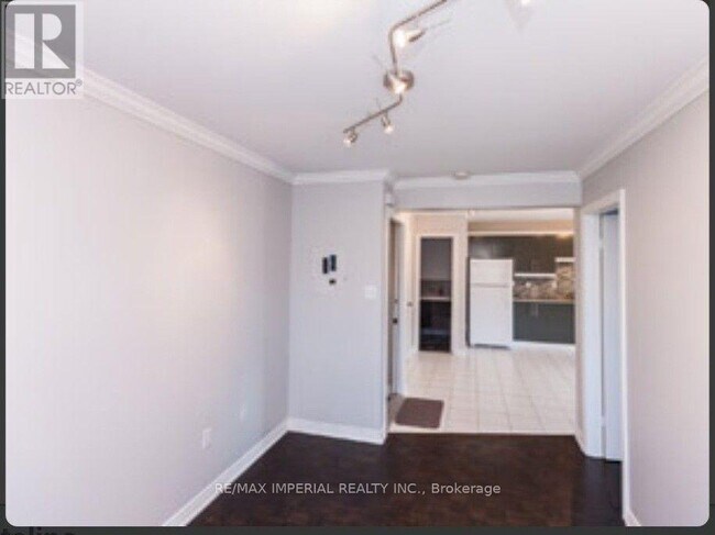 Photo du bâtiment - 714R DUFFERIN STREET