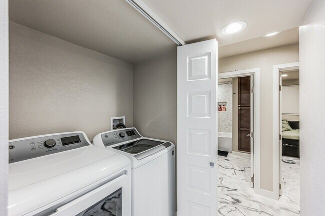 Foto del edificio - 14341 Mosaic Ave