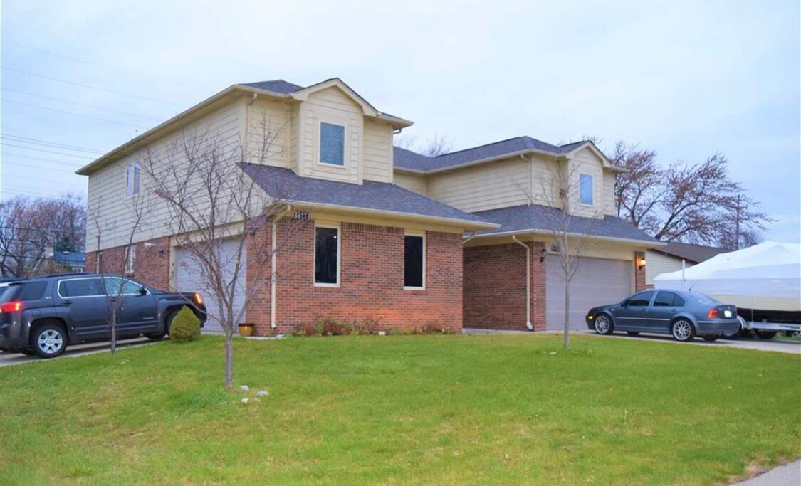 Left unit - 39111 Jefferson Ave