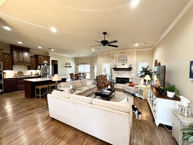 Foto del edificio - Beautiful 4/2 and a half in Midway ISD!