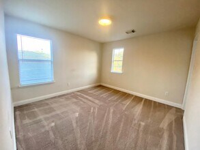 Building Photo - 518 Remington Chase Ct