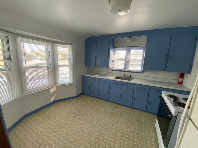 Kitchen - 19907 Farmington Rd