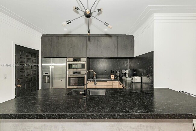 Building Photo - Fairway Drive, Miami Beach, FL 33141 - 3 B...