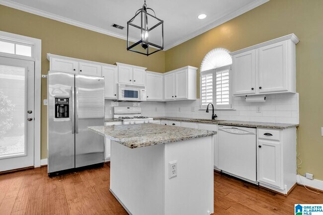 Building Photo - 6285 S Clubview Cir