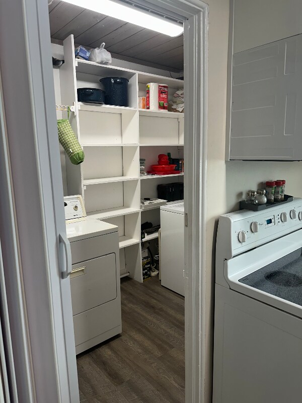 Building Photo - 204 E Ave C