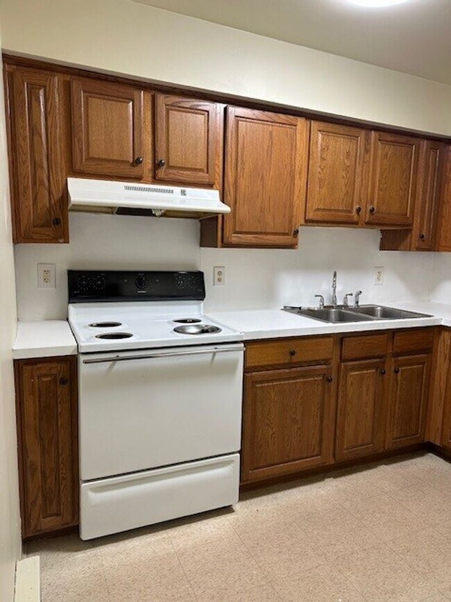 Foto del edificio - ALL UTILITIES INCLUDED!!! 3 Bedroom 1 Bath...