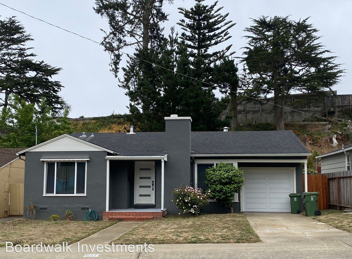 Primary Photo - 2 br, 1 bath House - 559 MACARTHUR DR.
