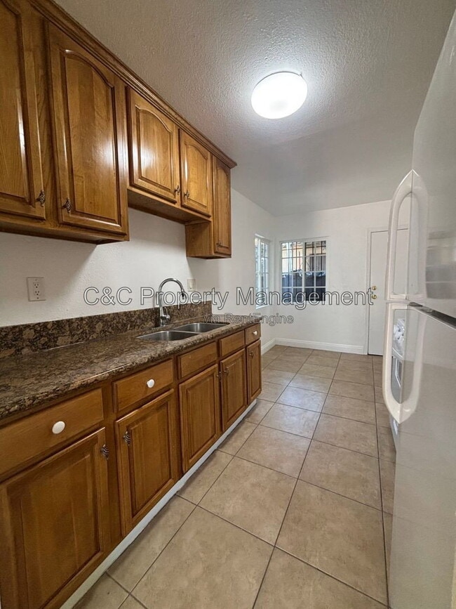 Foto del edificio - 1143 W 91st St