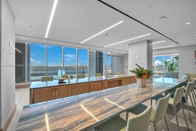 Foto del edificio - 700 NE 26th Terrace