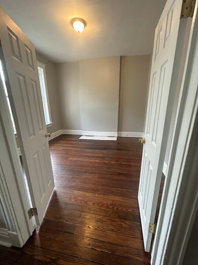 Bedroom with double door opening - 2819 Accomac St