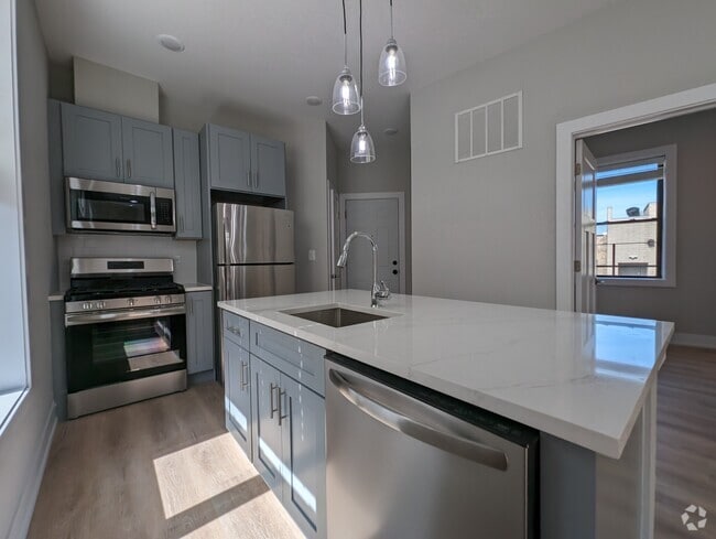 Building Photo - 441 W Belden Ave