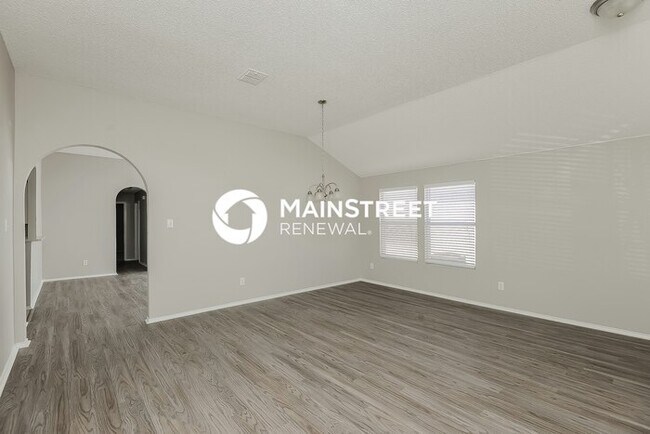 Building Photo - 4 Bedroom Pet-Friendly Home in Arlington, TX with Main Street Renewal