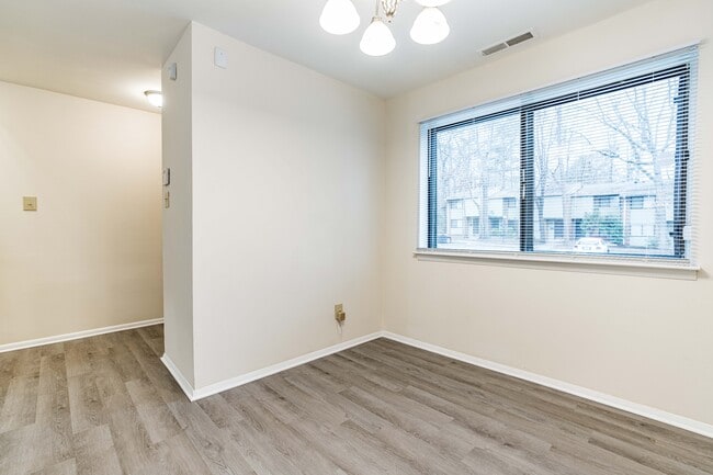 Building Photo - 1232 Teakwood Pl