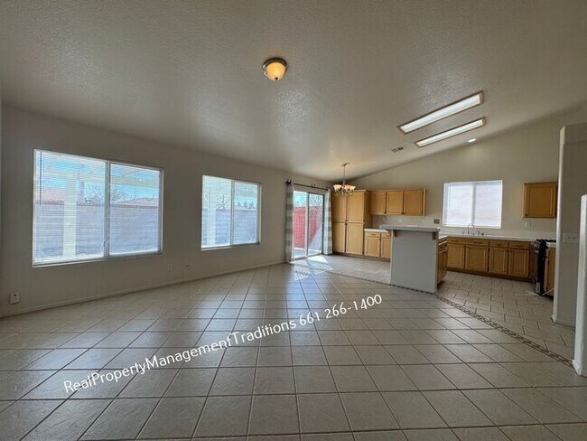 Building Photo - charming 3+2 in Lancaster