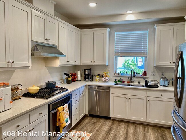 Building Photo - 4 br, 3.5 bath House - 813 Garden St