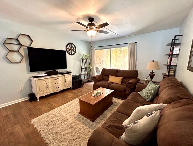 Foto del edificio - 1810 NW 23rd Blvd