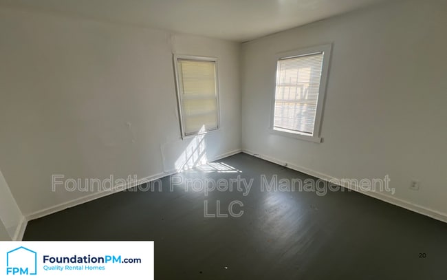 Building Photo - 2320 E Warren St