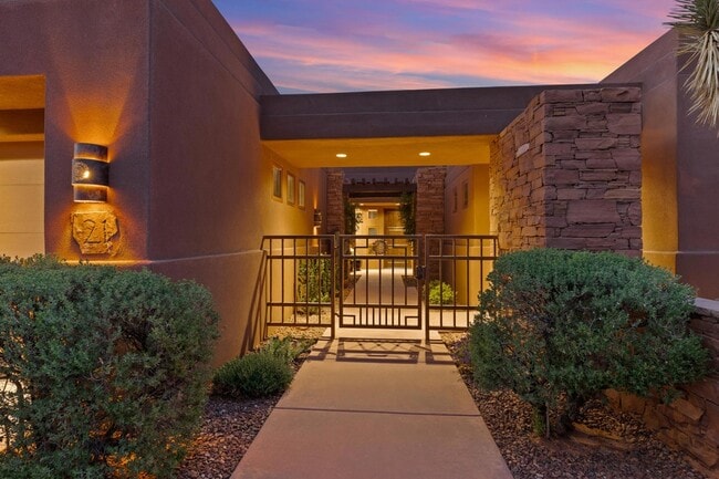 Building Photo - 2410 W Entrada Trail