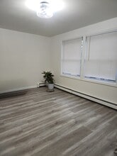 Building Photo - 471 Smith St