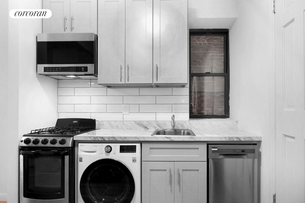 Building Photo - 536 E 82nd St