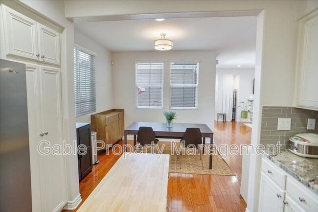 Foto del edificio - 27448 Coldwater Dr