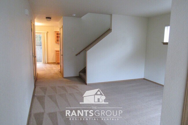 Foto del edificio - Spacious 3-Bed, 2.5-Bath home in the Olymp...
