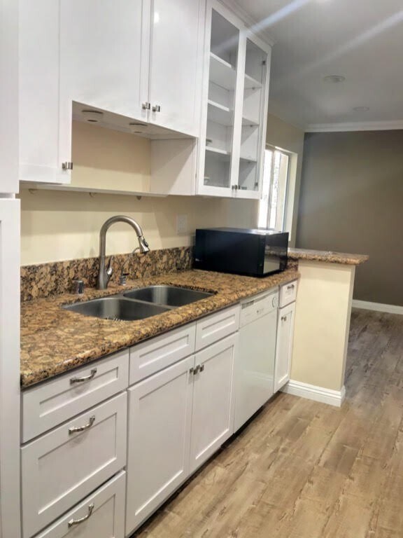 Foto del edificio - Beautifully updated house in Burbank Blvd is now available for rent